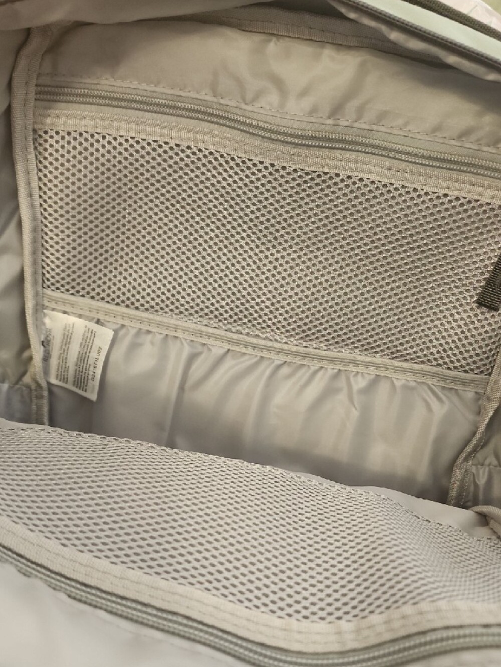 Minimalist Sage Green Diaper Bag – Parent-Friendly Organizer - Picture 9 of 12